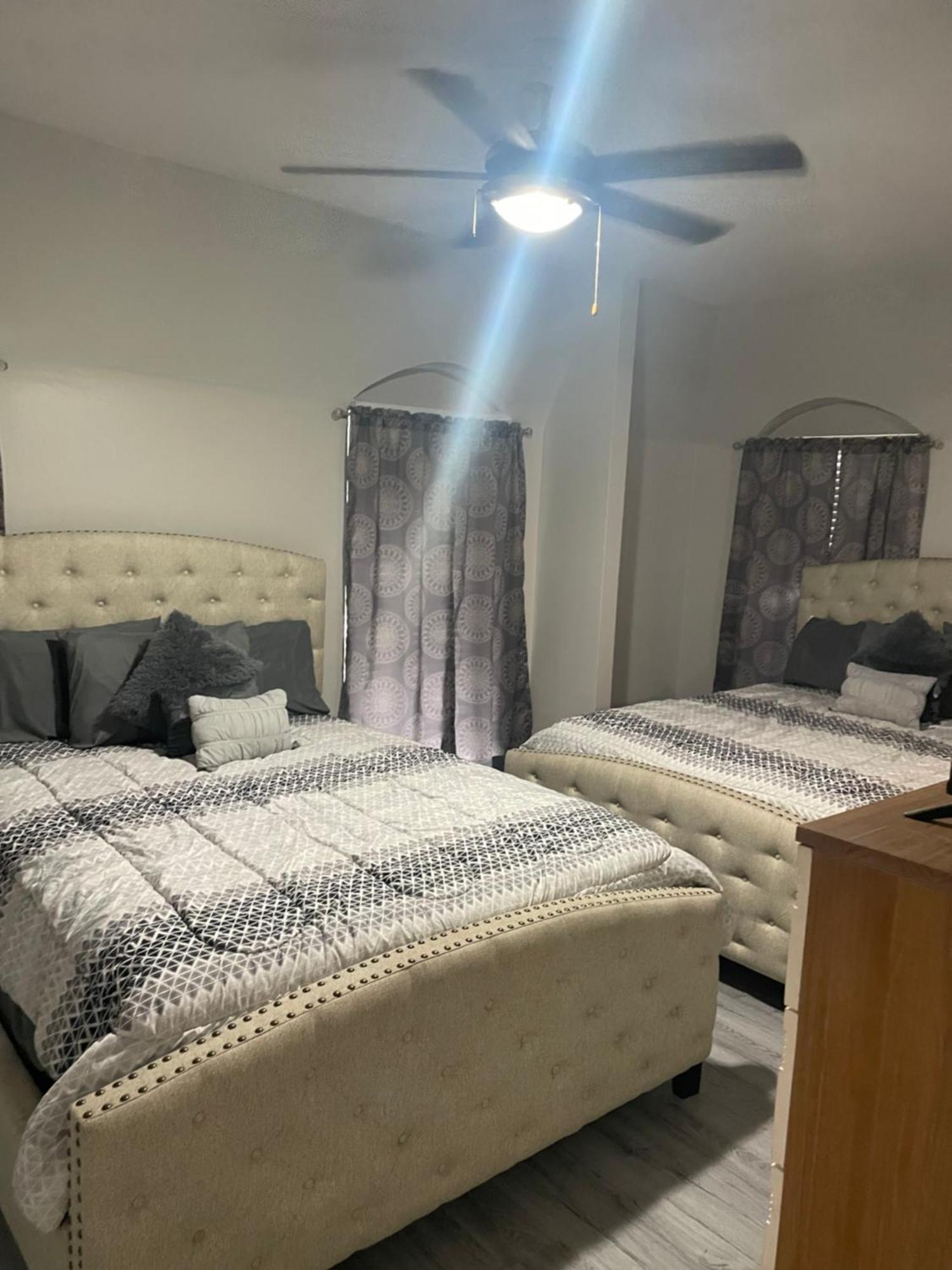 Huge One Bedroom With 2 Queen Size Beds Houston Exterior foto